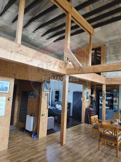 Vila Impunatoare multi-generationala cu Turnulet si Arhitectura Unica - 9