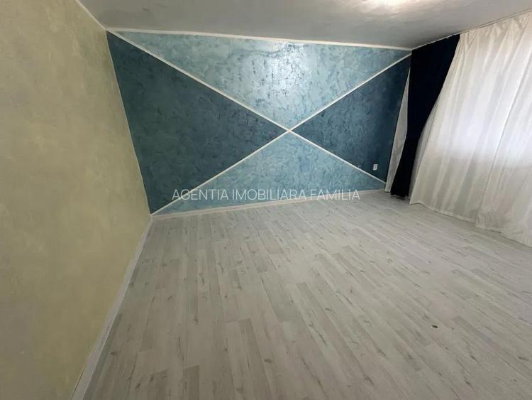 Apartament de vanzare 3 camere Micro 21 bloc C2 - 5