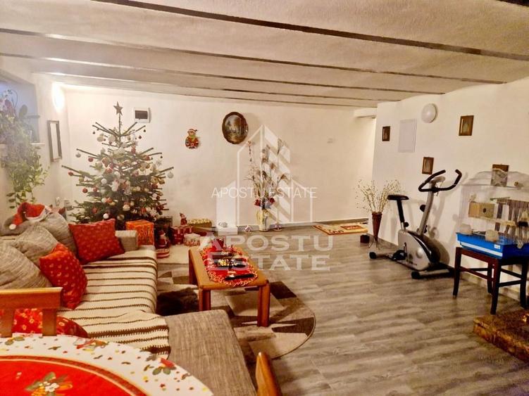 Casa cu 4 camere, , centrală proprie ,zona Parneava - 7