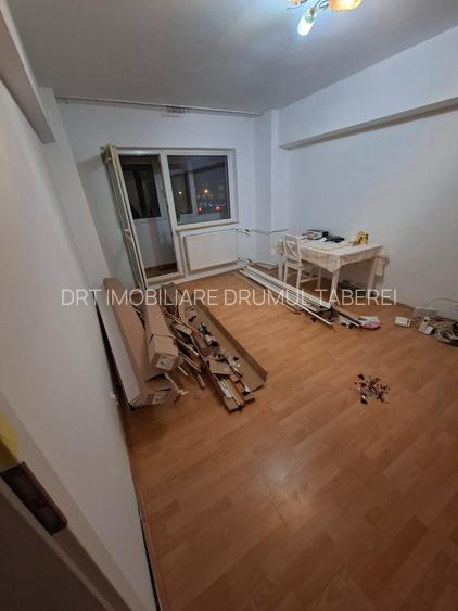 Drumul Taberei 3 camere etaj 3 bloc 1984 - 9