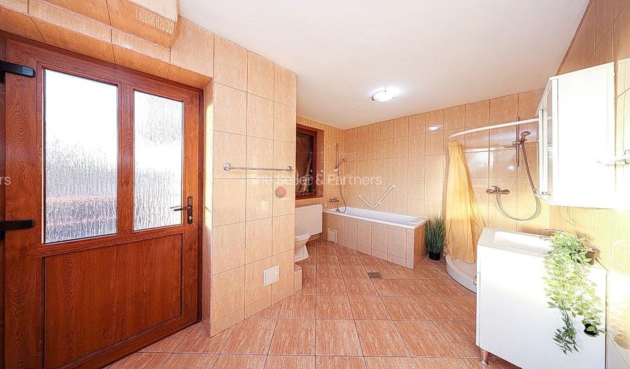 Cladire cu multiple destinatii - 49