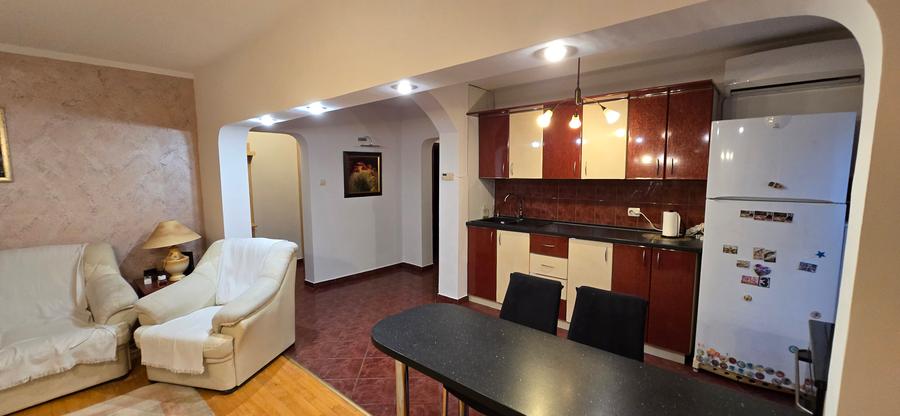 Apartament 4 camere de vanzare, etajul 1, Focsani