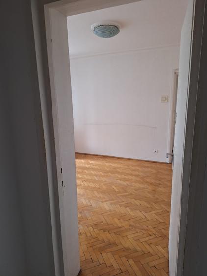 Apartament cu 2 camere, etajul 3/4, zona Tatarasi