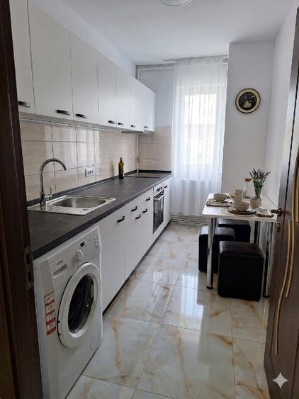 De închiriat apartament 3 camere – Brașov, Centrul Nou