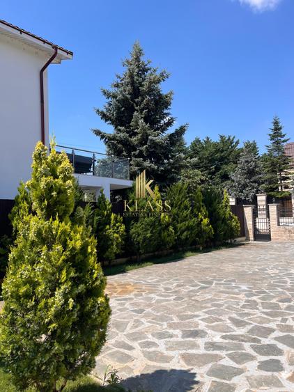 Vila individuala 4 camere, teren 1000 mp, 4 cam, 5 bai, curte, parcari, Pipera