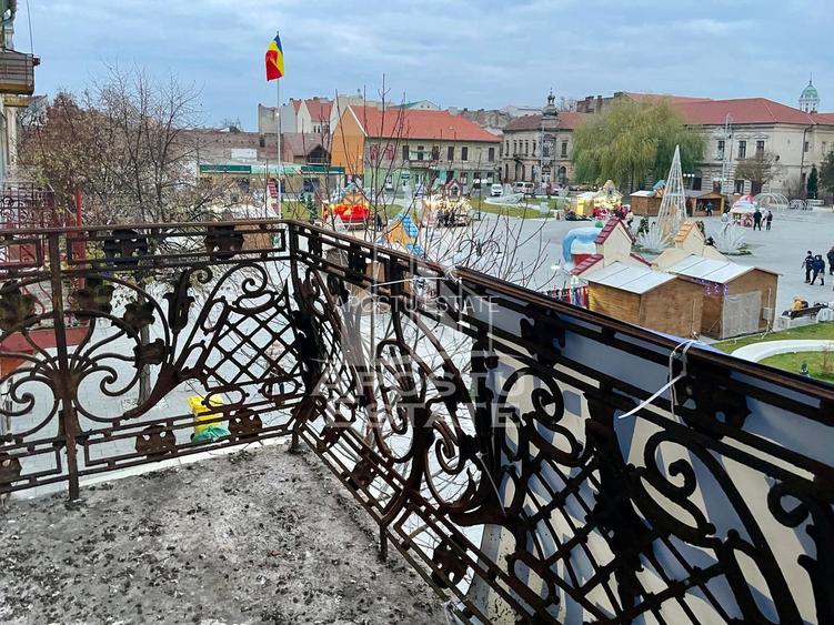 Apartament 3 camere cu vedere si balcon spre Piata Catedralei - 14