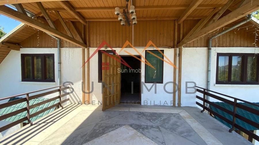 Vila de vanzare, teren 3100 mp, 7 camere, 6 grupuri sanitare, 3 CT, an 1997 - 44