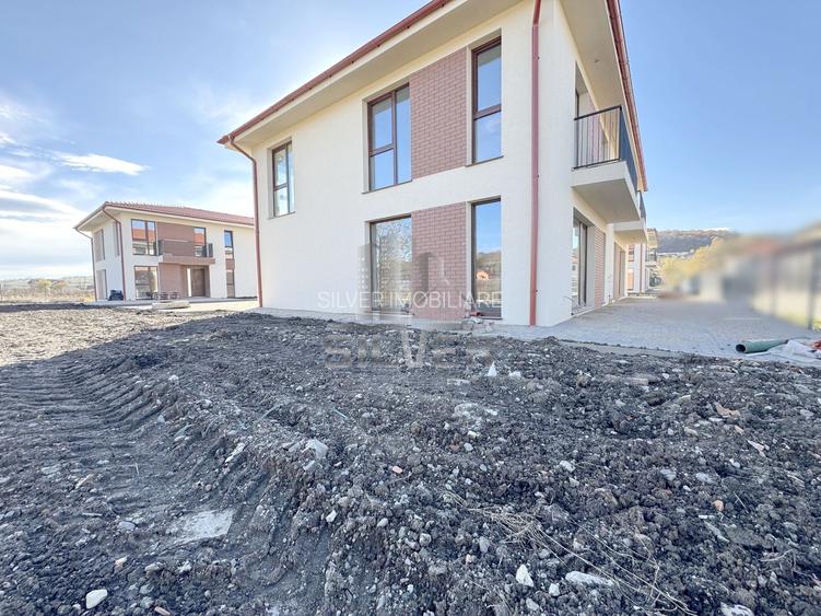 Casa cuplata in zona accesibila cu CF. - 2