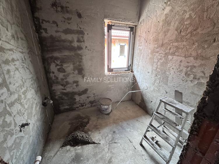 Ocazie! Case P+1+Pod. 4 cam. Util 100mp. Teren 200mp. Complex inchis - 9