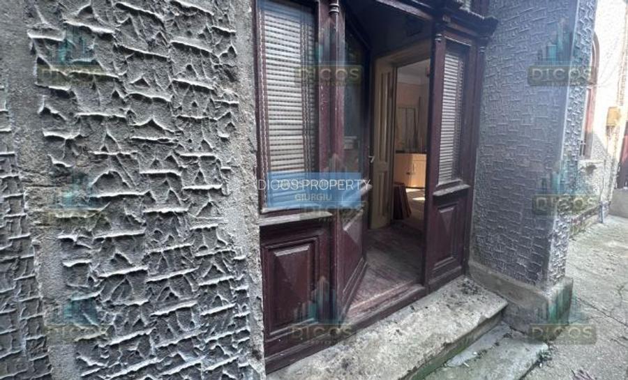 Casă de vânzare cu 3 camere - 5