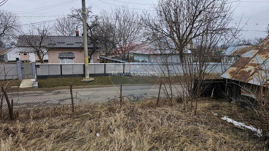 Casă / Vilă cu 12 camere, teren intravilan de 2869mp în Siminicea, SV - 35