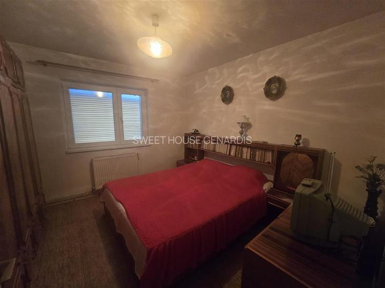 Apartament cu trei camere in zona centrala - 4