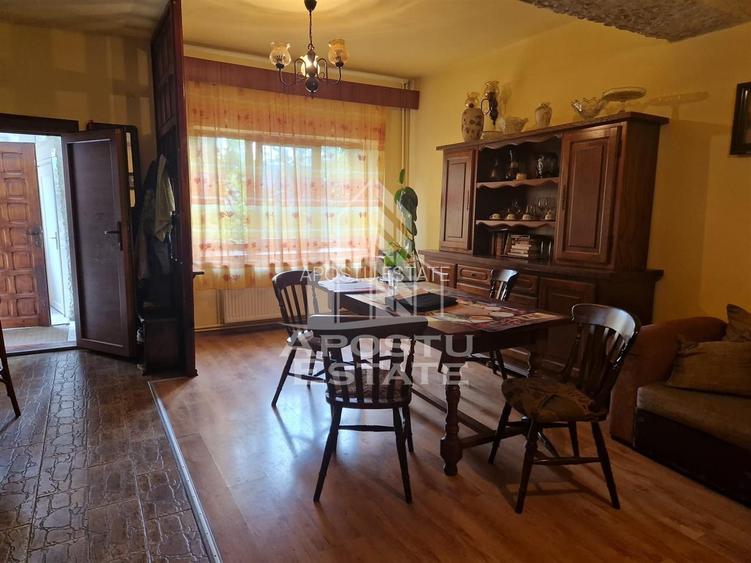 Casa familiala cu spatiu comercial si garaj P+1E+M 720 Mp - 14