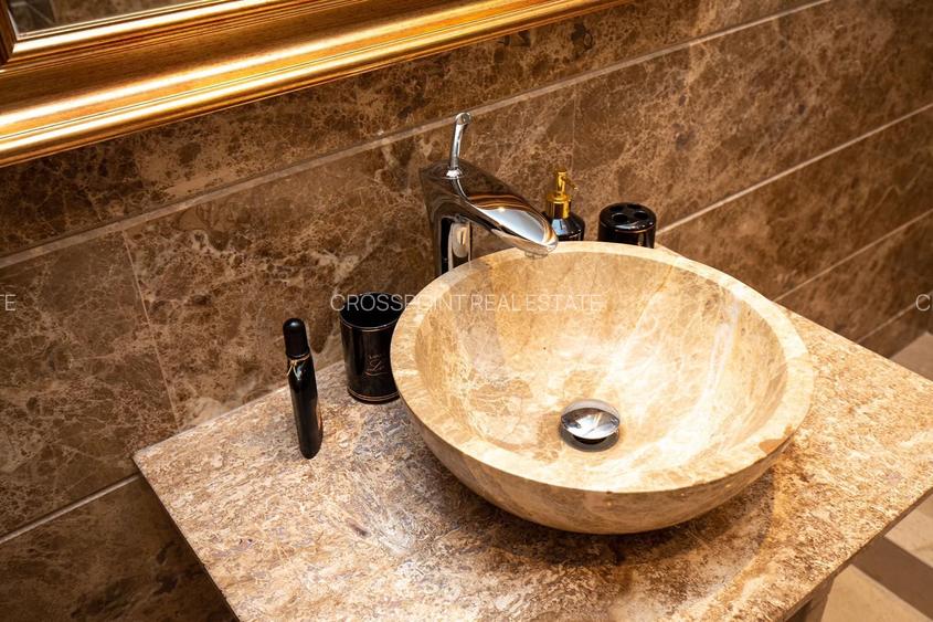 Vila elegantă cu piscină și curte spectaculoasă! - 52