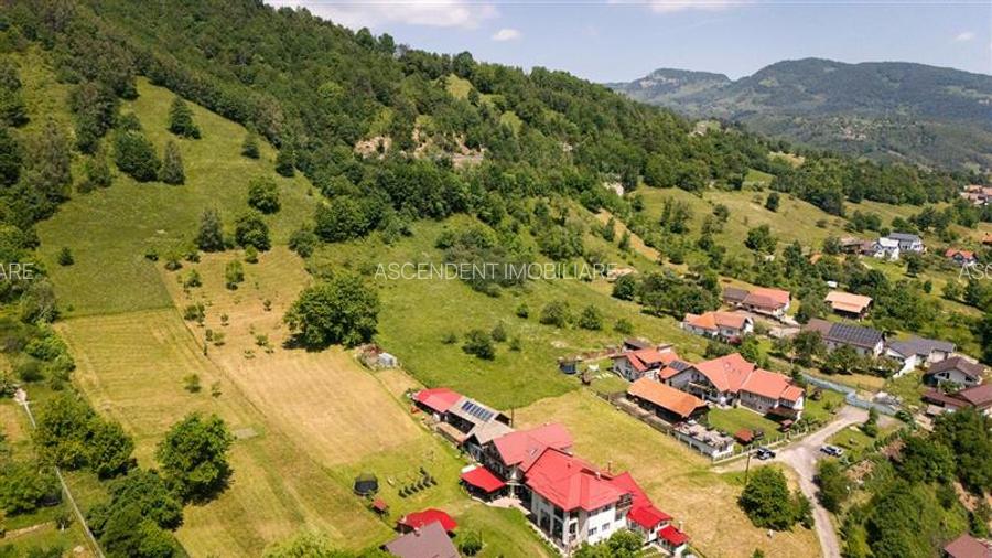 FILM!View superb catre munti,teren pretabil constructie Hotel,4.400 mp, Moieciu - 48