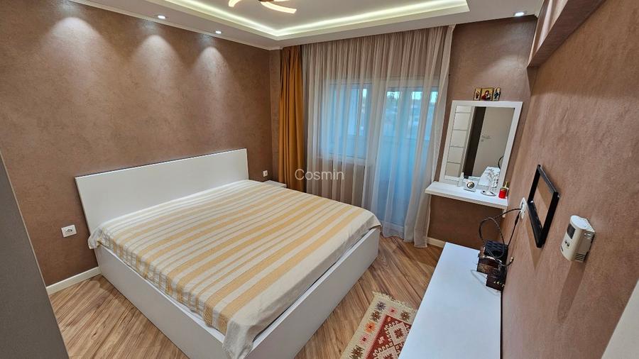 De vanzare apartament 4 camere, Inel 2 - 3