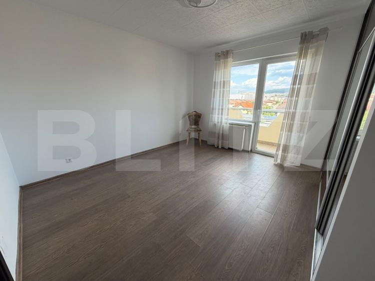 Apartament, 4 camere, 113mp, 2 parcari, 3 balcoane, pod, zona Terra