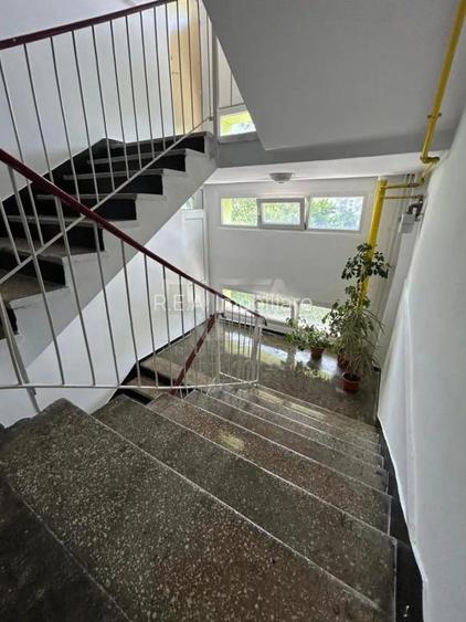 3 camere Colentina decomandat, centrala, inst. schimb., et. 4, an 1987 - 7