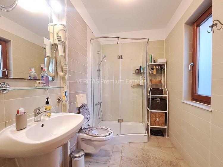 Casa de vanzare American Village, 5 camere, renovata, parcari, statie EV - 7