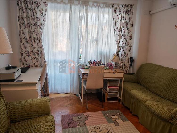Apartament 3 camere cf 1 semidecomandat in zona Crang - 2