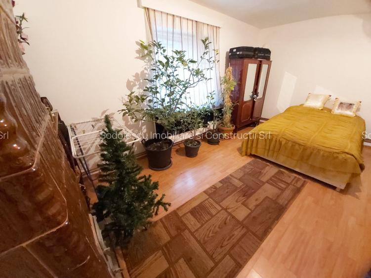 Casa de vanzare cu teren generos - 3