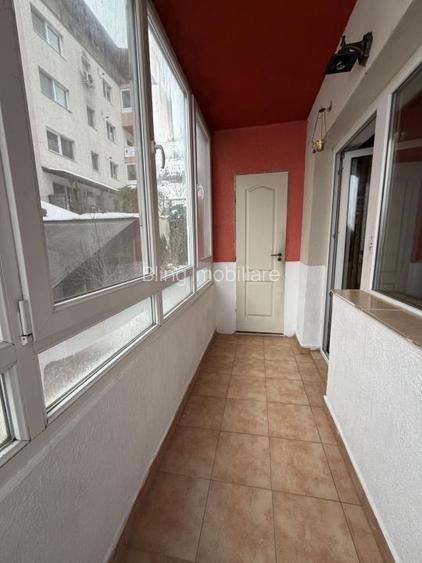 Apartament in zona Stejarului  , 44 mp utili plus balcon , parter inalt. - 4