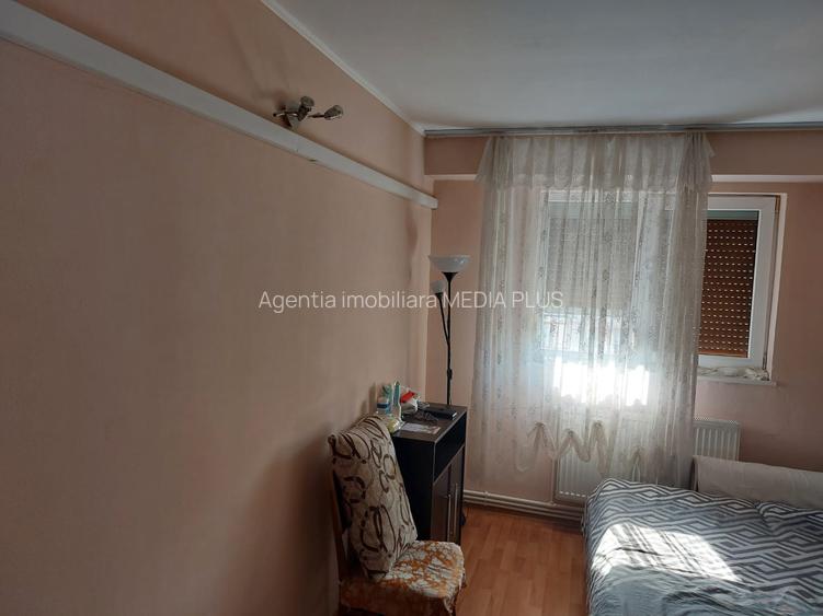Apartament cu 4 camere decomandat- Micro 17 - 5