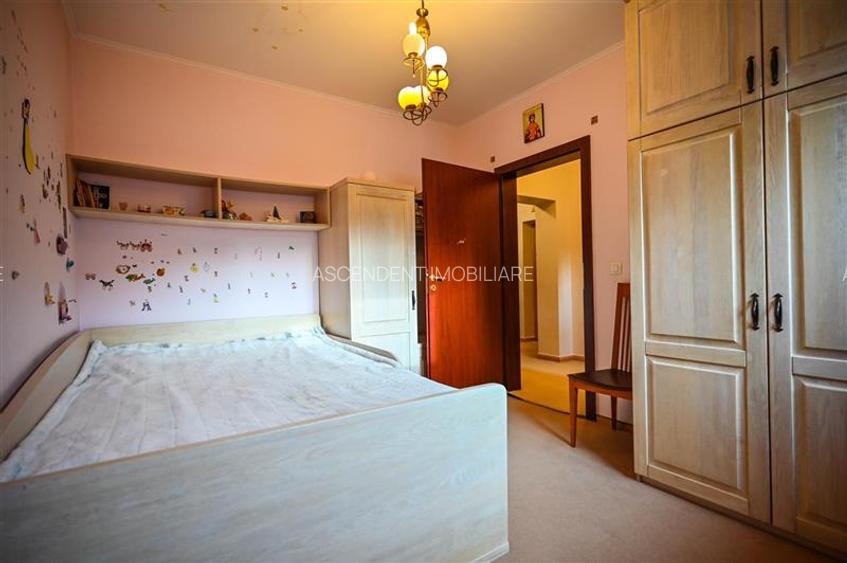 FILM! Rezidenta montana,decor apreciabil, pod mansardabil,garaj propriu,Central - 33