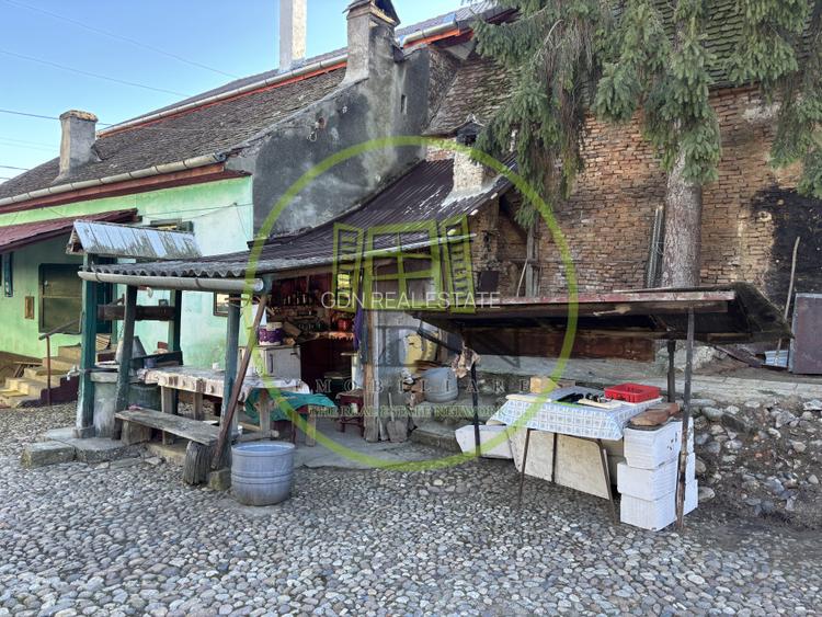 Casa saseasca + 3000mp teren  sat Nou - 3