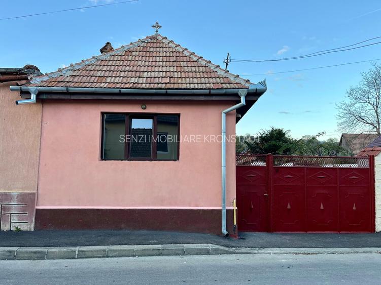 Casă complet renovată, teren 556 mp – Zărnești | 118.000 € - 8