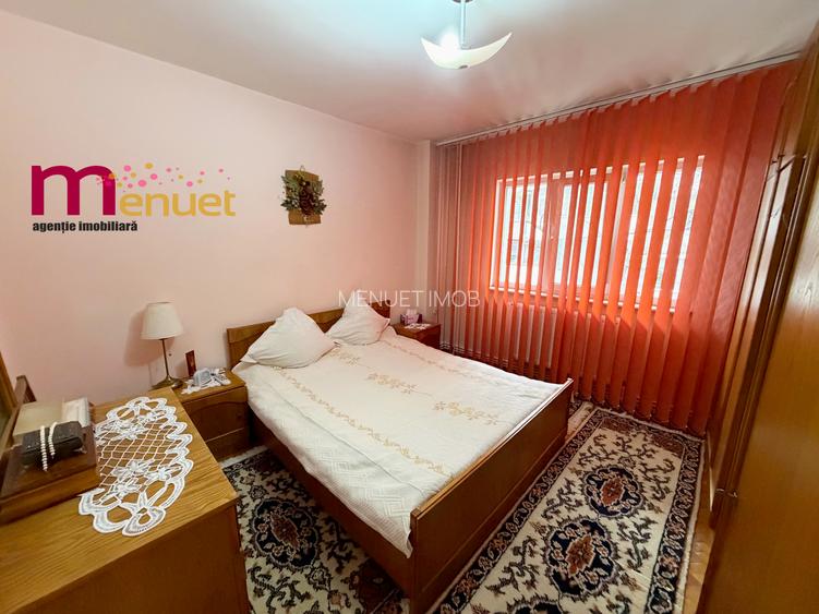 Apartament 3 camere,str.Victoriei,etaj 1,90 mp - 10