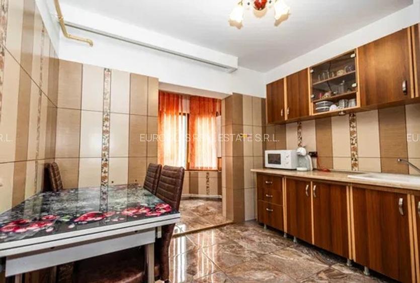 Apartament 2 camere decomandat - Inel II(Triton) - 120.000 euro (Cod E11+E12) - 4