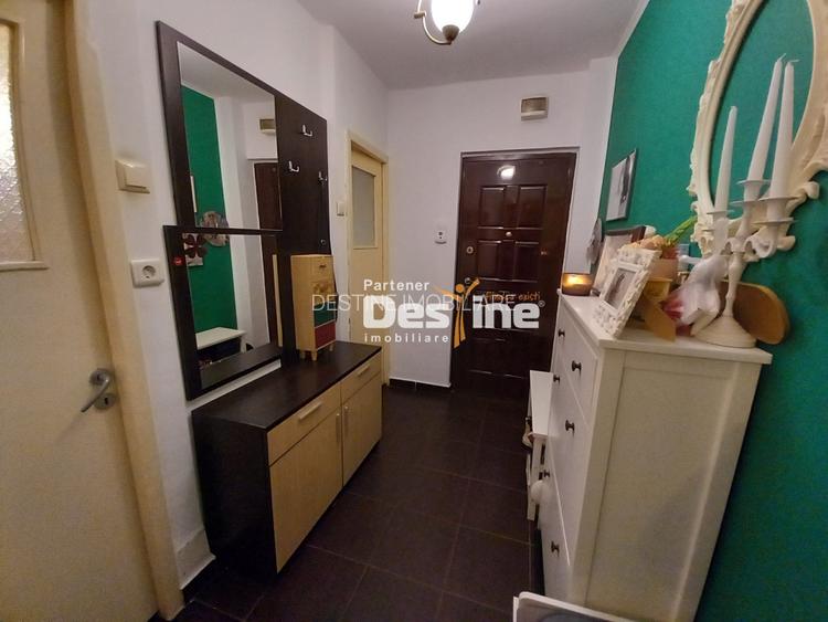 Apartament 2 camere 42 mp renovat cartier Smirodava Roman - 10