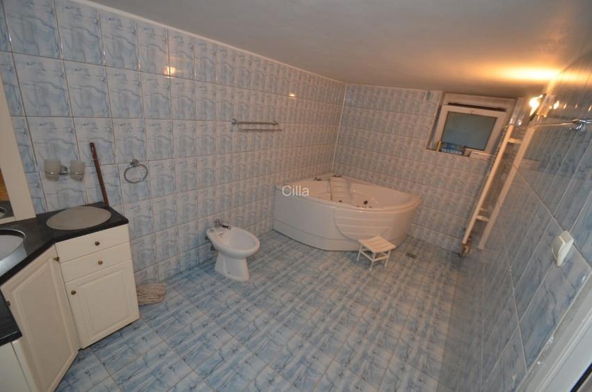 propietar vând casă in zonă centrală  - 13