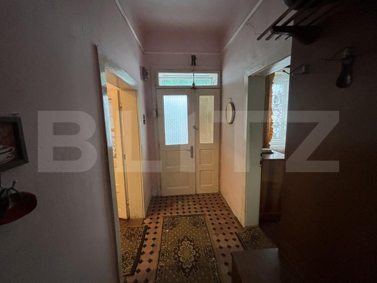 Casa de vanzare, cu 2 camere.