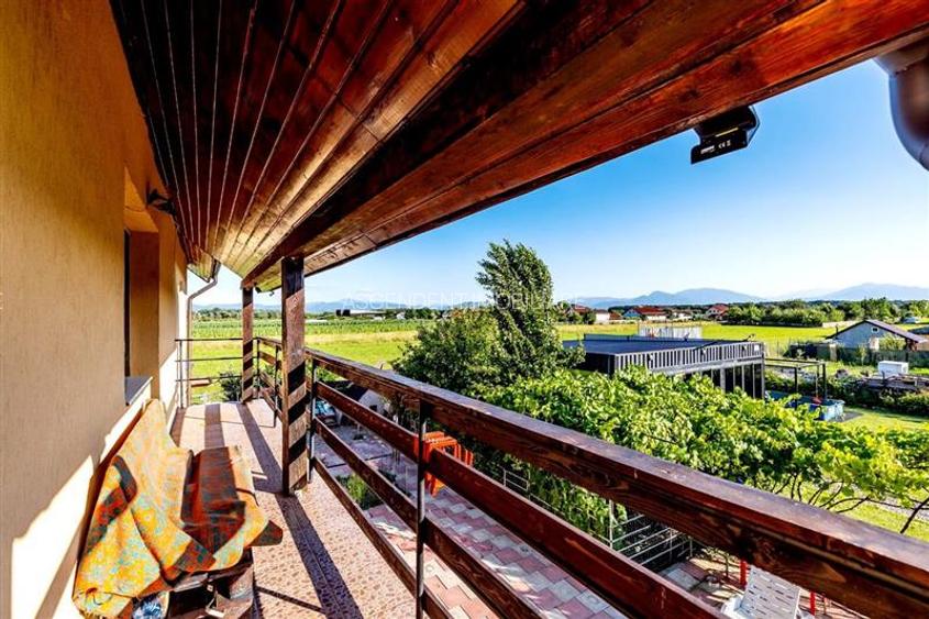 Vila luminoasa, gradina, priveliste panoramica spre munti, Harman, Brasov - 18