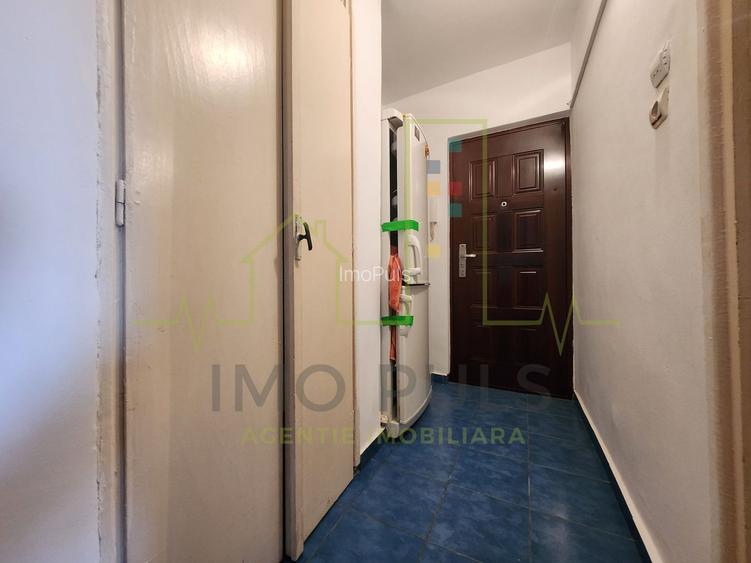 Apartament cu o camera. Telegrafului. Etaj intermediar. 4 ap/nivel - 5