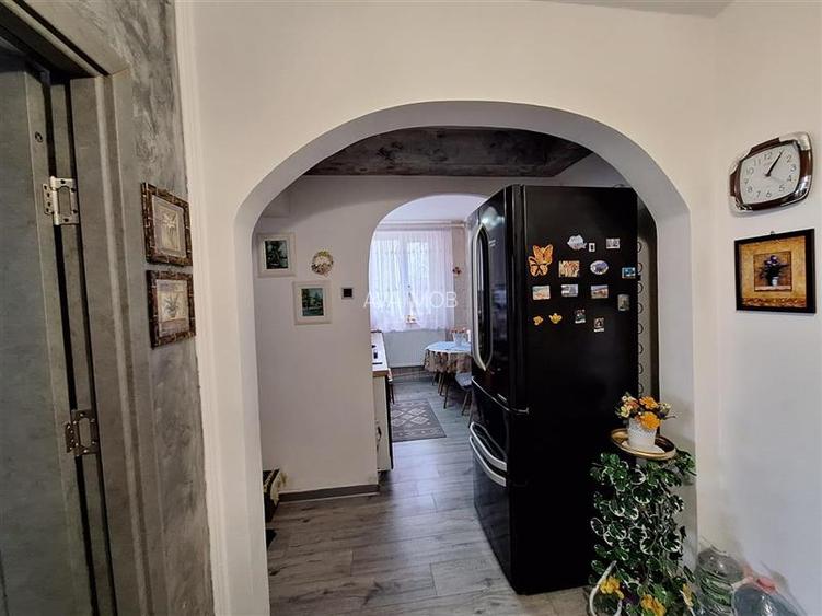 Apartament 2  camere decomandat , zona Mioritei - 9
