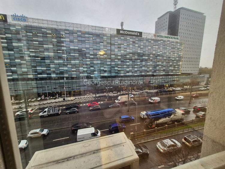 2 camere decomandat,et.4, Piata Victoriei, vis-a-vis America House - 3