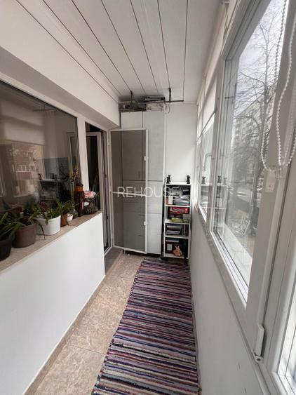 Titan, metrou 1 Decembrie,  61mp, 1/10, 1989, renovat, mobilat modern, AC - 4