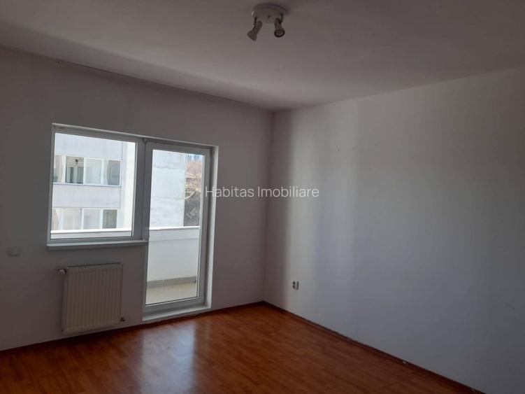 Apartament 2 camere, de vanzare, garaj,in Europa, zona benzinariei Mol - 3