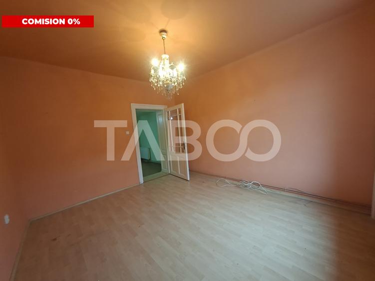 Apartament la casa de vanzare 2 camere garaj curte comuna cu 2 vecini