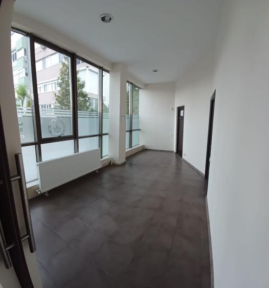 Spatiu comercial pretabil birouri-cabinete
