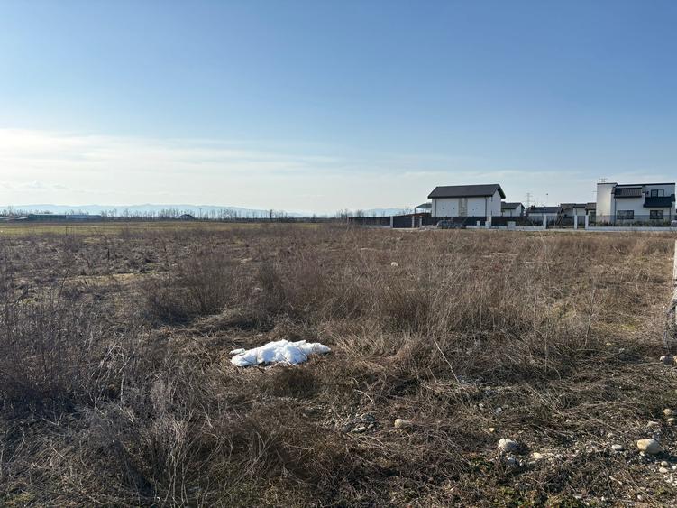 Teren intravilan de vânzare – 592 mp – Vânători | zonă liniștită