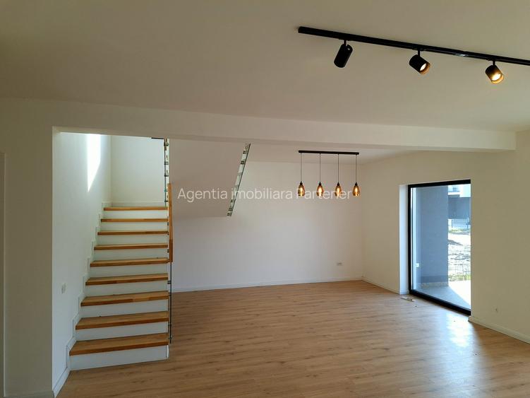 Casă / vilă jud. Argeș / com. Micești , stadiul "La Cheie" ! - 5