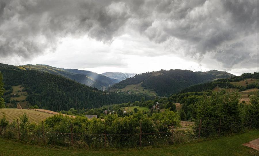 Complex turistic în Munții Apuseni–3 clădiri(cabane), 10 camere, teren 3740 mp  - 6