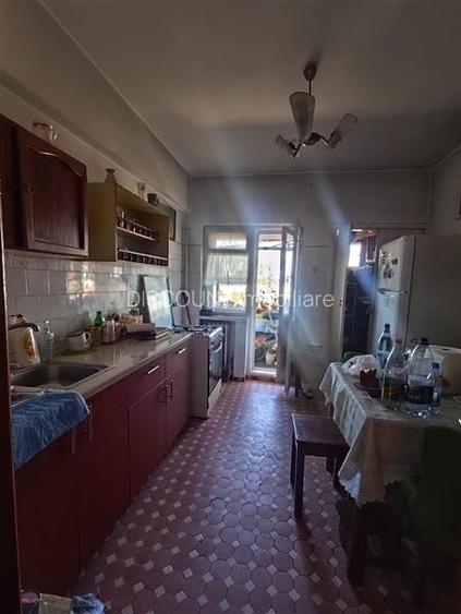 Apartament cu  3 camere zona Bobalna - 6