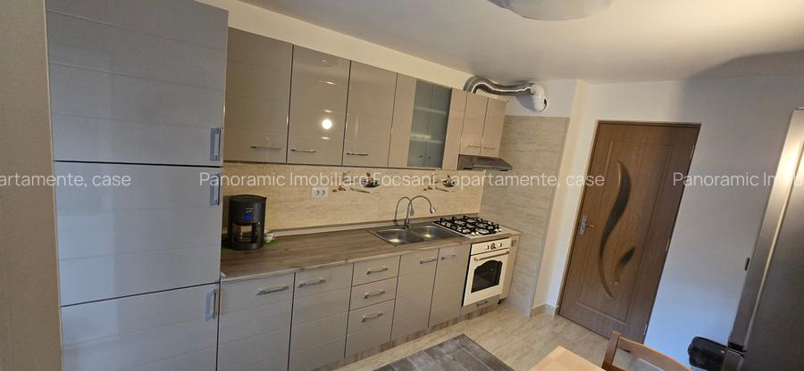 Apartament 3 camere de vanzare, la cheie, etajul 1, boxa si garaj Focsani - 2