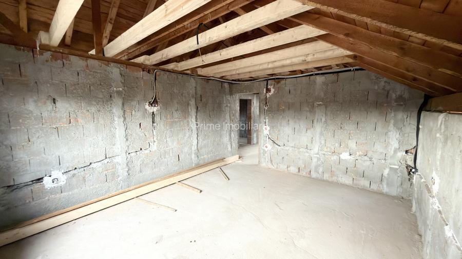 Casa de vanzare la rosu | 180 mp | 710 mp teren | Blaj - 2