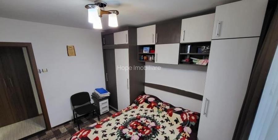 Basarabia - 3 camere , 2 bai , imobil reabilitat - 7